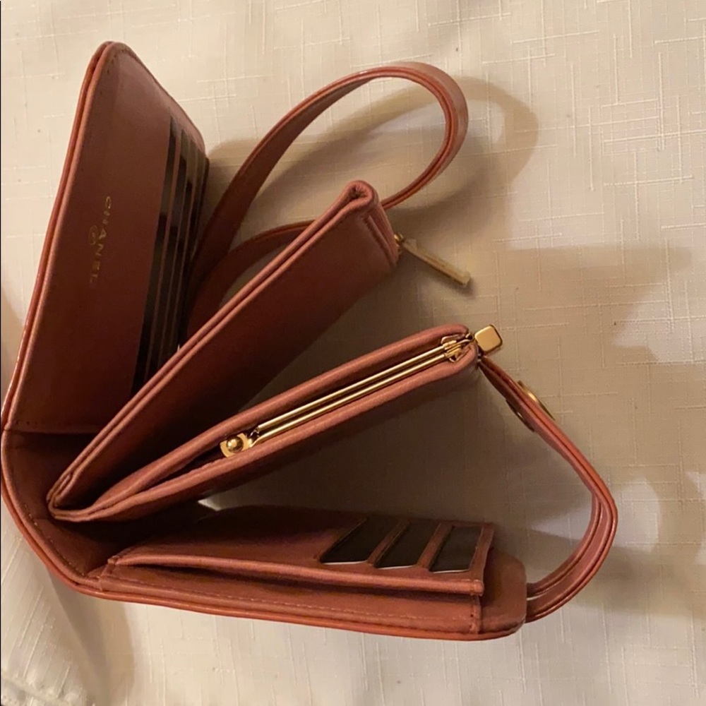 CHANEL VTG PINK CHOCOLATE BAR WRISTLET WALLET BAG BARBIECORE ⭐️⭐️⭐️⭐️⭐️ - Picture 10 of 15